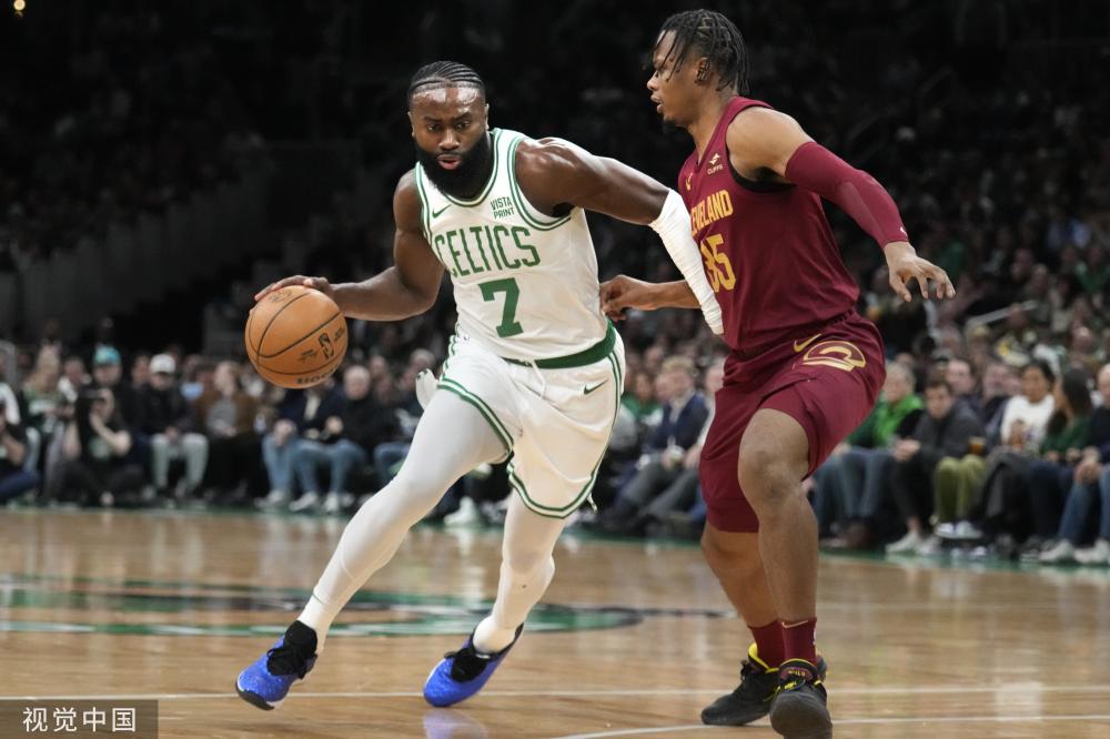 场上发光发 场上发光发