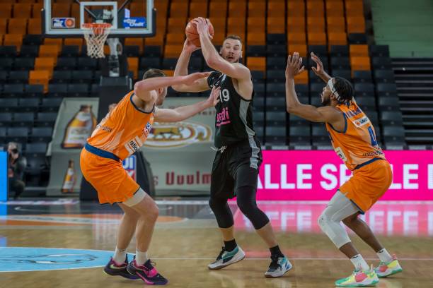 与其冒险大 与其冒险大